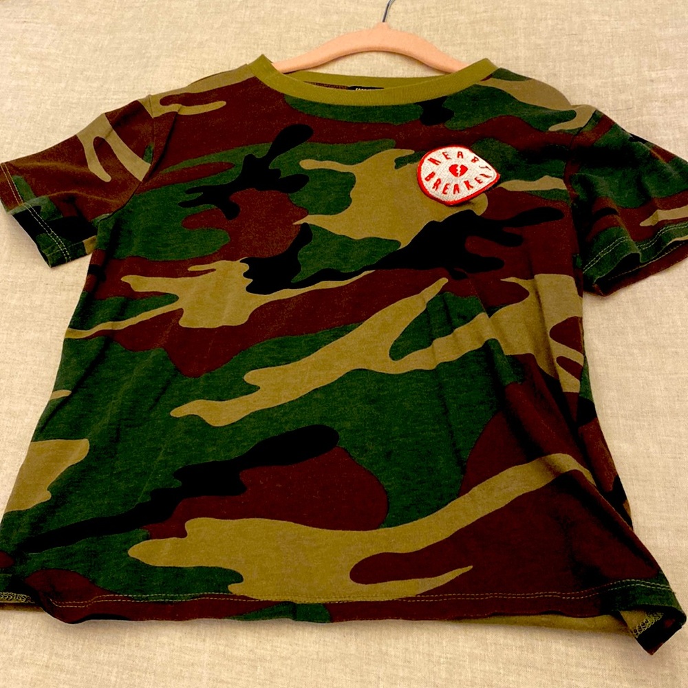 Hey guys this is a forever 21 girls/boys or whatever gender t shirt